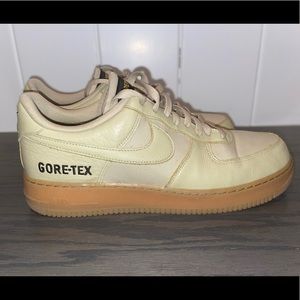 Nike gortex- water resistant